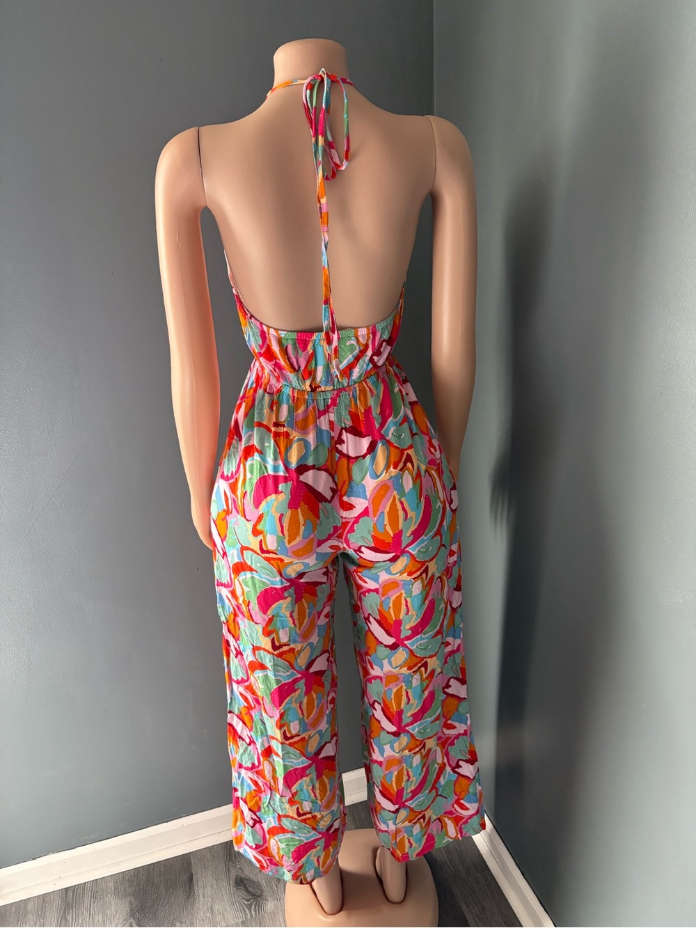 Colorful Backless Jumper - Picture 2 of 4
